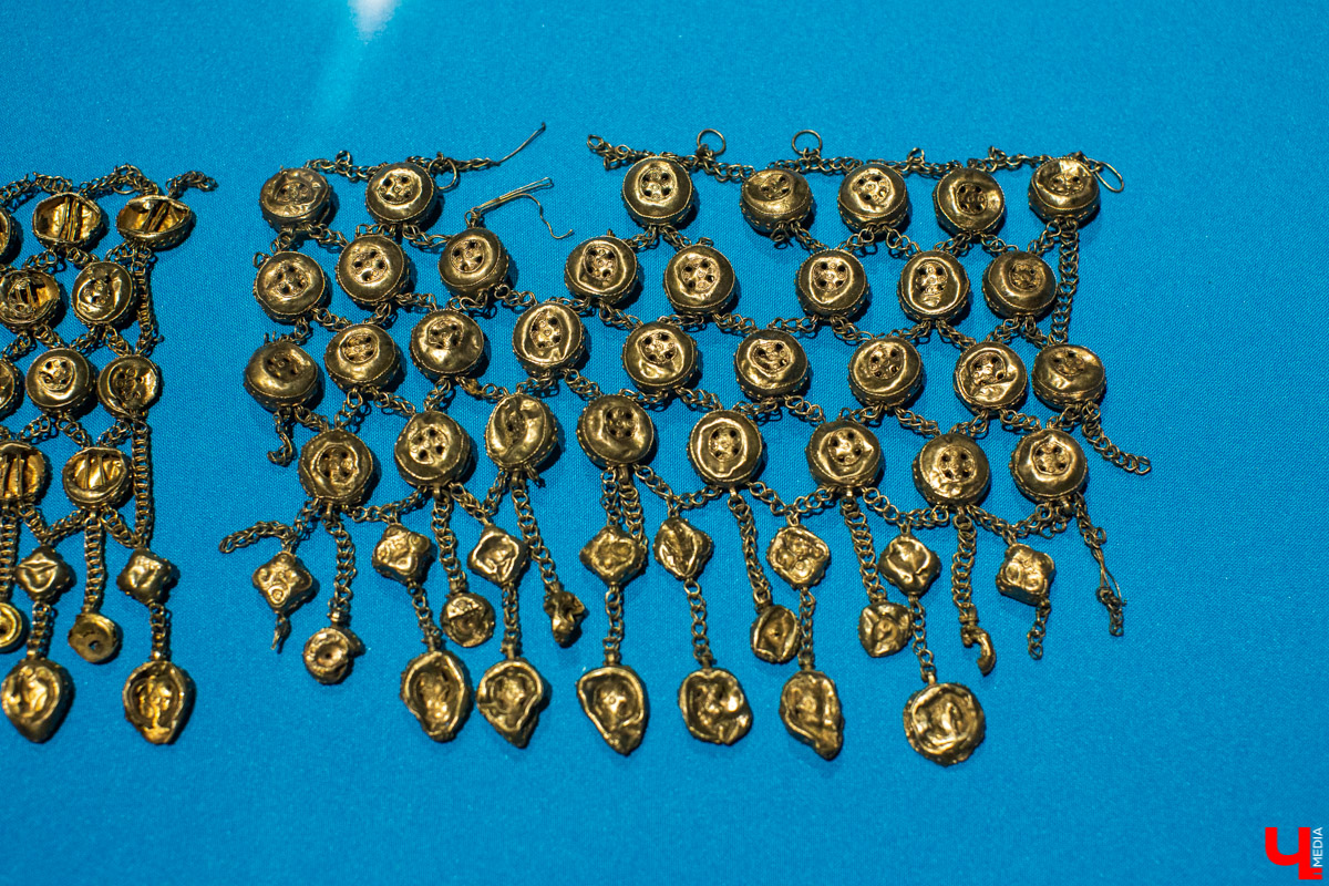 В музее “Палаты” открылась выставка “Прекрасное средневековье: Женщина Древней Руси в дому, и на миру”. Здесь собраны удивительные экспонаты из Великого Новгорода