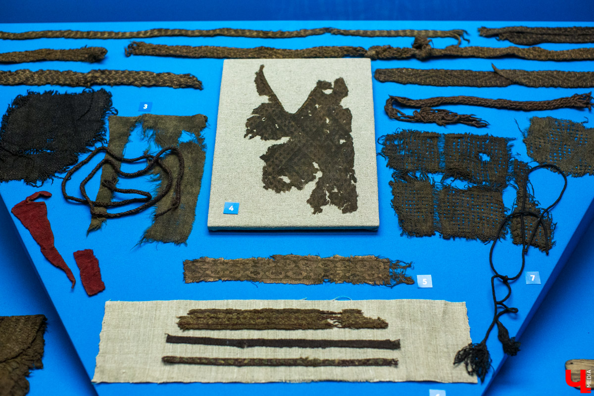 В музее “Палаты” открылась выставка “Прекрасное средневековье: Женщина Древней Руси в дому, и на миру”. Здесь собраны удивительные экспонаты из Великого Новгорода