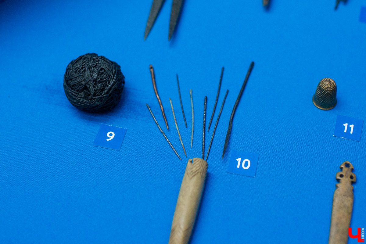 В музее “Палаты” открылась выставка “Прекрасное средневековье: Женщина Древней Руси в дому, и на миру”. Здесь собраны удивительные экспонаты из Великого Новгорода