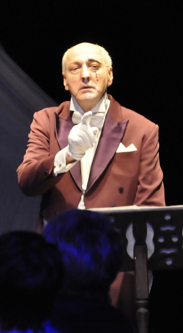 Знаменитый актер и режиссер Владимир Лаптев стал участником второго сезона шоу “Голос 60+”. Наш земляк попал в команду Михаила Боярского.