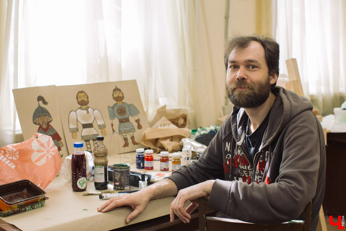 Режиссер и директор Владимирского областного театра кукол рассказал о процессе подготовки нового спектакля, а художник-постановщик - о том, как нашел визуальный образ персонажей