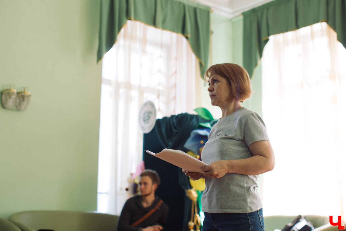 Режиссер и директор Владимирского областного театра кукол рассказал о процессе подготовки нового спектакля, а художник-постановщик - о том, как нашел визуальный образ персонажей