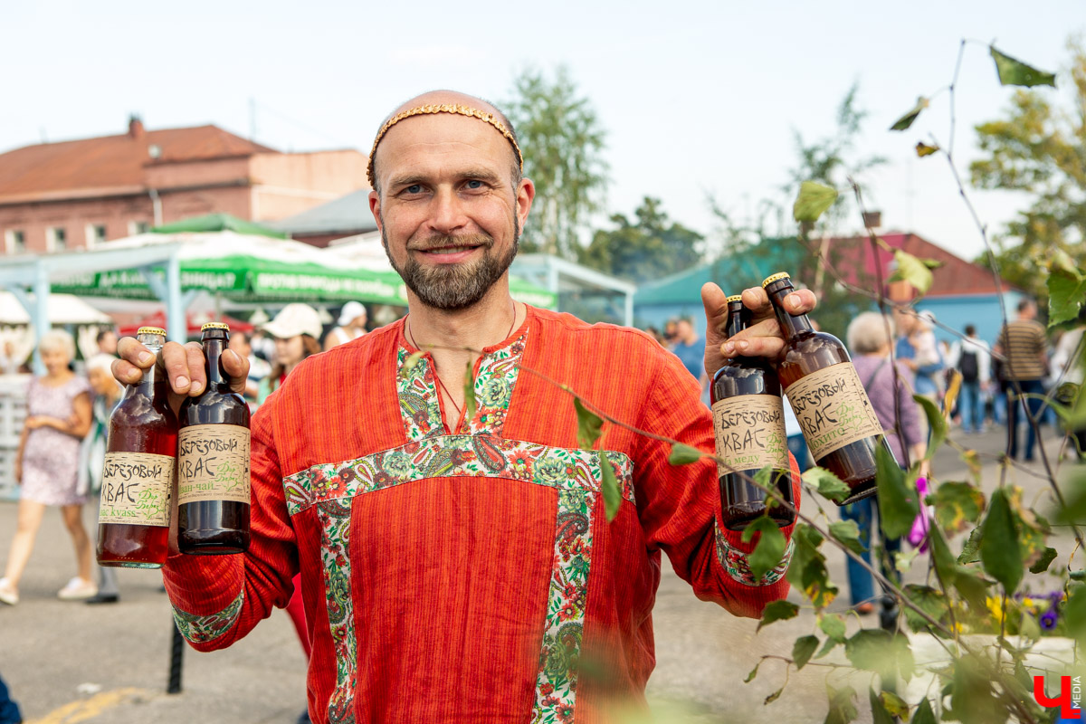 31 августа и 1 сентября Владимир праздновал День города. Работало очень много фуд-зон, мы прогулялись по самым интересным и делимся впечатлениями