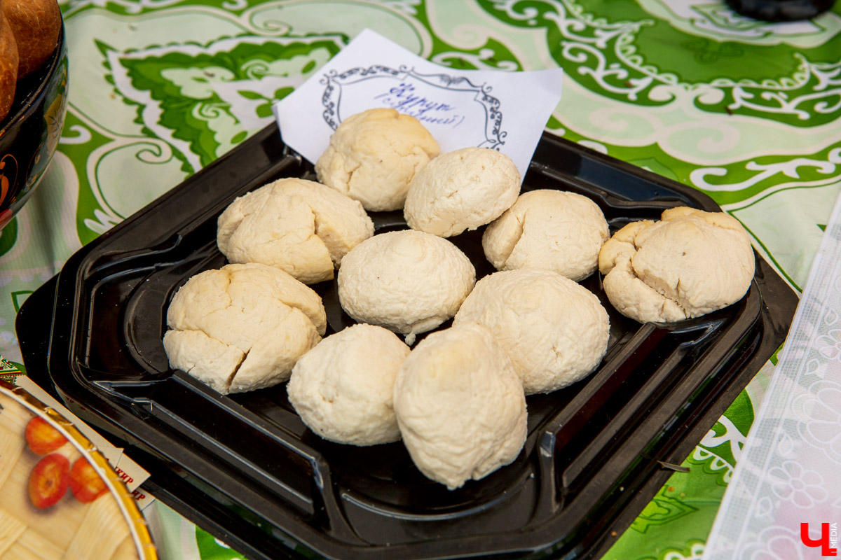 31 августа и 1 сентября Владимир праздновал День города. Работало очень много фуд-зон, мы прогулялись по самым интересным и делимся впечатлениями