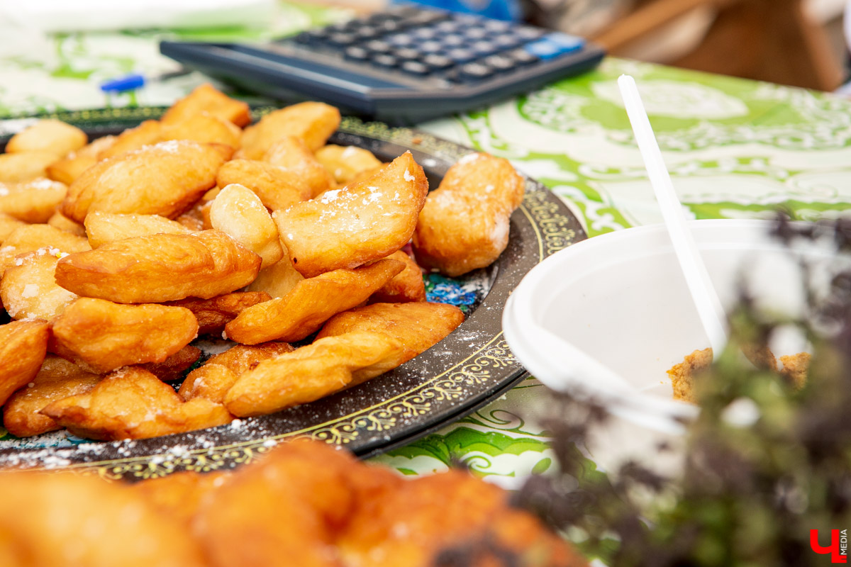 31 августа и 1 сентября Владимир праздновал День города. Работало очень много фуд-зон, мы прогулялись по самым интересным и делимся впечатлениями