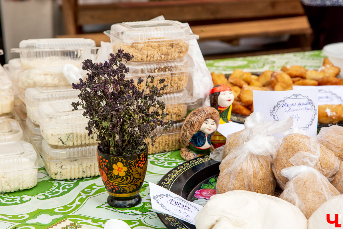 31 августа и 1 сентября Владимир праздновал День города. Работало очень много фуд-зон, мы прогулялись по самым интересным и делимся впечатлениями