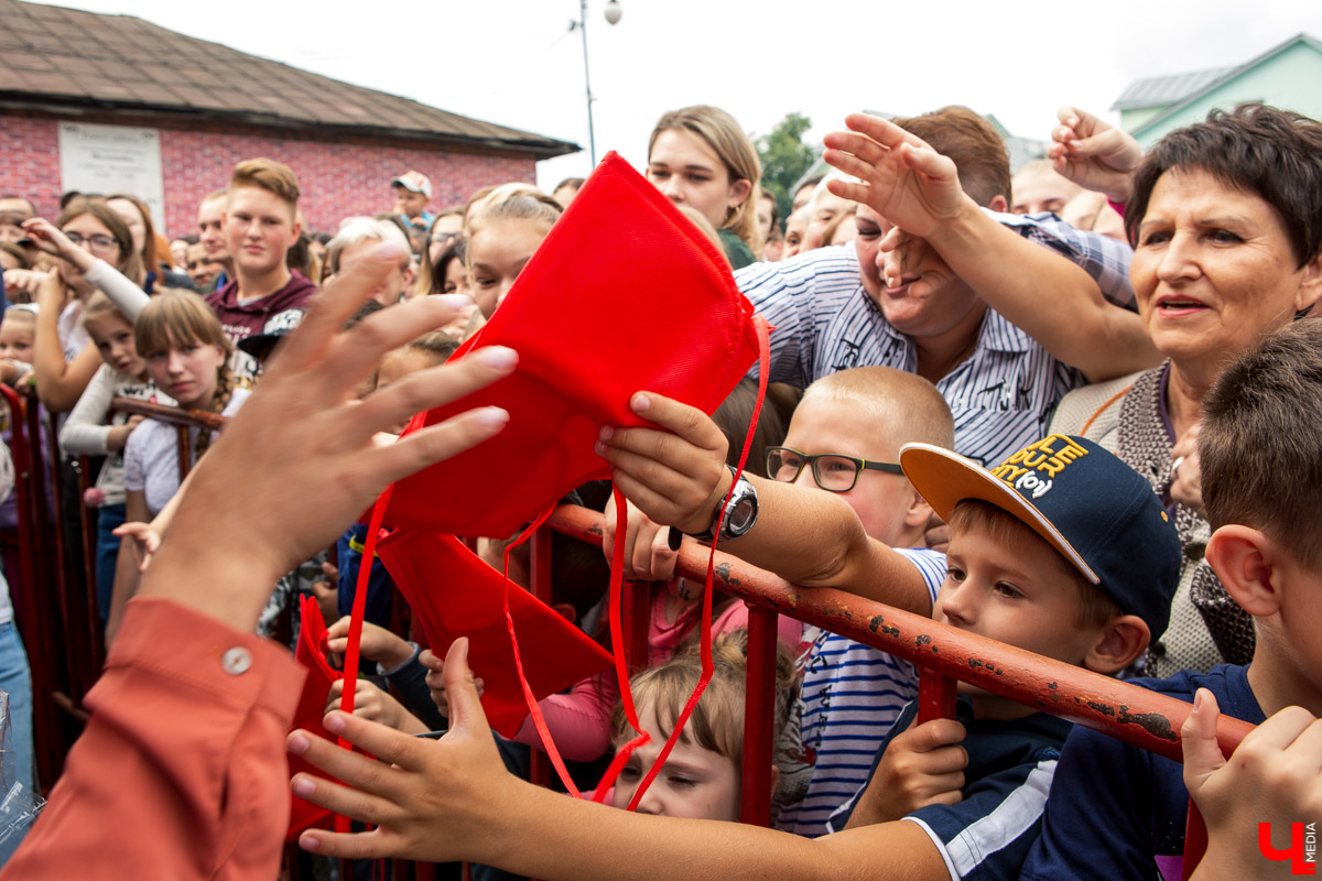 31 августа и 1 сентября Владимир праздновал День города. Работало очень много фуд-зон, мы прогулялись по самым интересным и делимся впечатлениями
