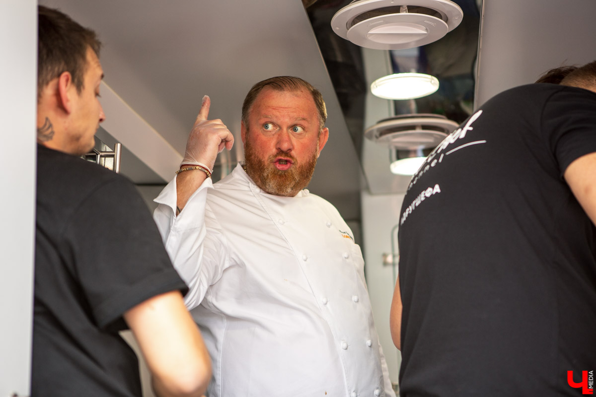 31 августа и 1 сентября Владимир праздновал День города. Работало очень много фуд-зон, мы прогулялись по самым интересным и делимся впечатлениями