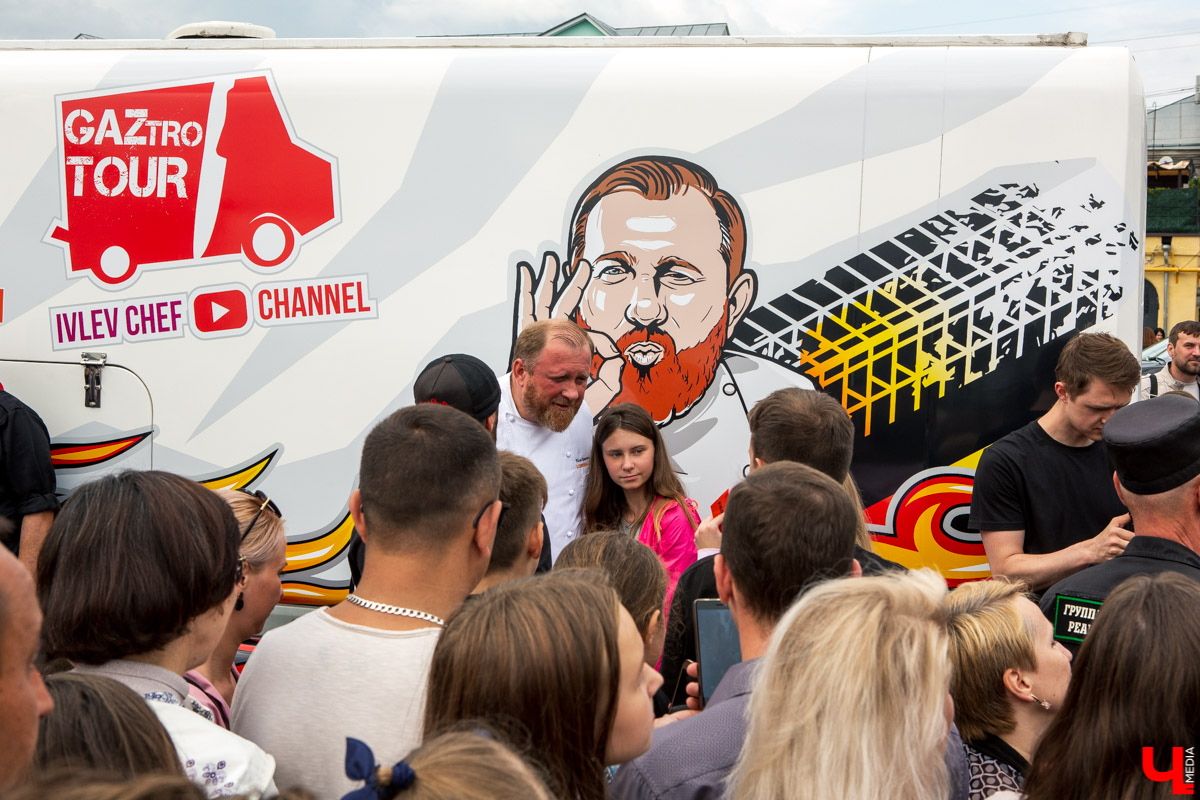 31 августа и 1 сентября Владимир праздновал День города. Работало очень много фуд-зон, мы прогулялись по самым интересным и делимся впечатлениями