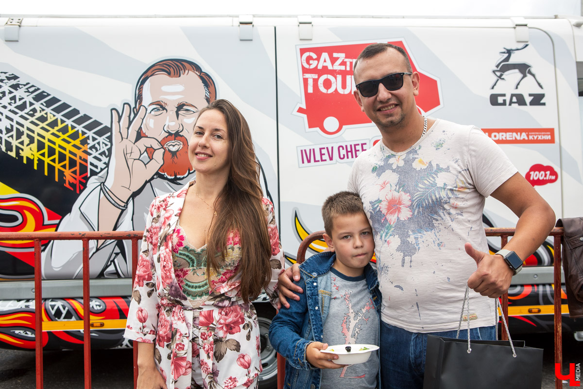 31 августа и 1 сентября Владимир праздновал День города. Работало очень много фуд-зон, мы прогулялись по самым интересным и делимся впечатлениями