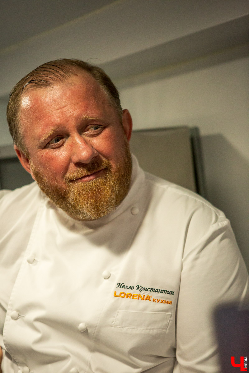 31 августа и 1 сентября Владимир праздновал День города. Работало очень много фуд-зон, мы прогулялись по самым интересным и делимся впечатлениями