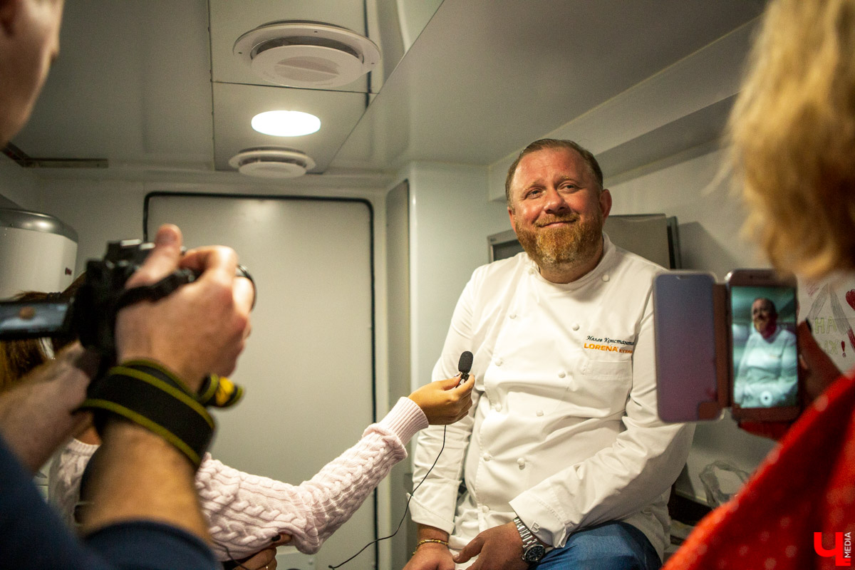 31 августа и 1 сентября Владимир праздновал День города. Работало очень много фуд-зон, мы прогулялись по самым интересным и делимся впечатлениями