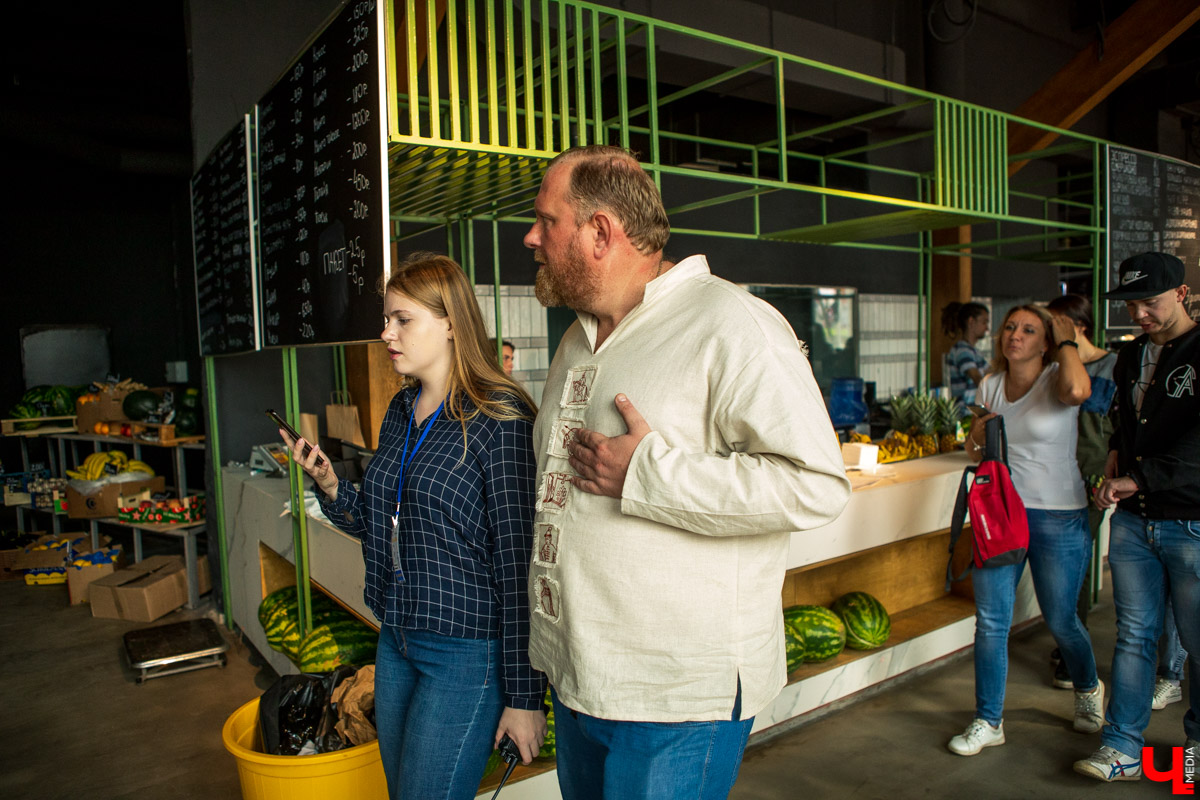 31 августа и 1 сентября Владимир праздновал День города. Работало очень много фуд-зон, мы прогулялись по самым интересным и делимся впечатлениями