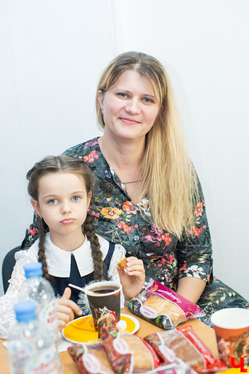 2 сентября Владимирский хлебокомбинат провел экскурсию для первоклассников. Ребятам вручили подарки и показали, как работают современные пекари