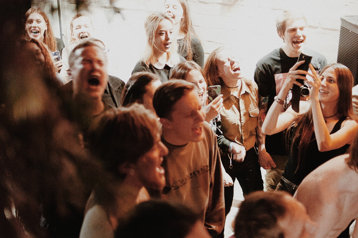 Владимирская группа “Глазированная пихта” выступает в не типичном для города жанре - мелодекламация. В их случае это чтение социально-критических стихов под электронную музыку. Скоро коллектив выпускает альбом, состоящий из текстов одного из лучших, но не известных поэтов Серебряного века