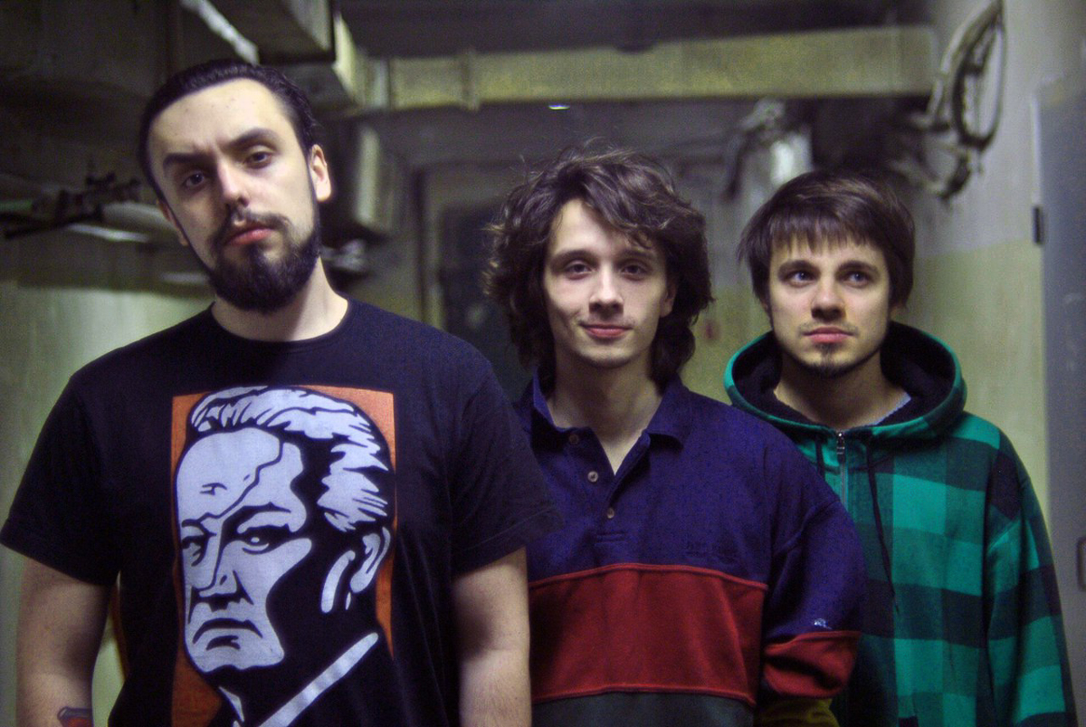 Владимирская группа “Глазированная пихта” выступает в не типичном для города жанре - мелодекламация. В их случае это чтение социально-критических стихов под электронную музыку. Скоро коллектив выпускает альбом, состоящий из текстов одного из лучших, но не известных поэтов Серебряного века