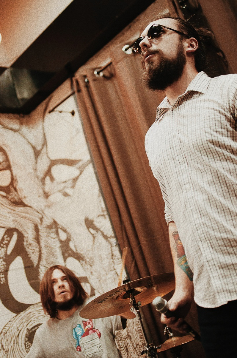 Владимирская группа “Глазированная пихта” выступает в не типичном для города жанре - мелодекламация. В их случае это чтение социально-критических стихов под электронную музыку. Скоро коллектив выпускает альбом, состоящий из текстов одного из лучших, но не известных поэтов Серебряного века