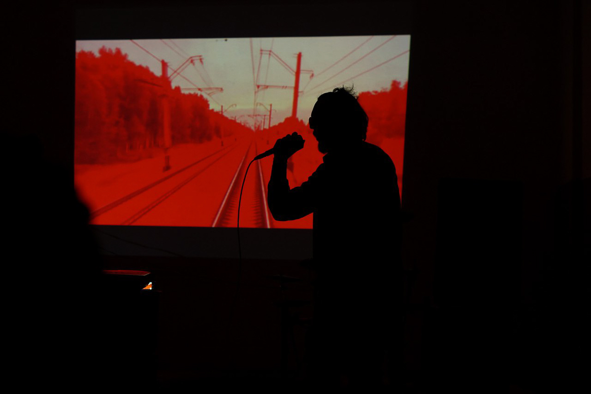 Владимирская группа “Глазированная пихта” выступает в не типичном для города жанре - мелодекламация. В их случае это чтение социально-критических стихов под электронную музыку. Скоро коллектив выпускает альбом, состоящий из текстов одного из лучших, но не известных поэтов Серебряного века