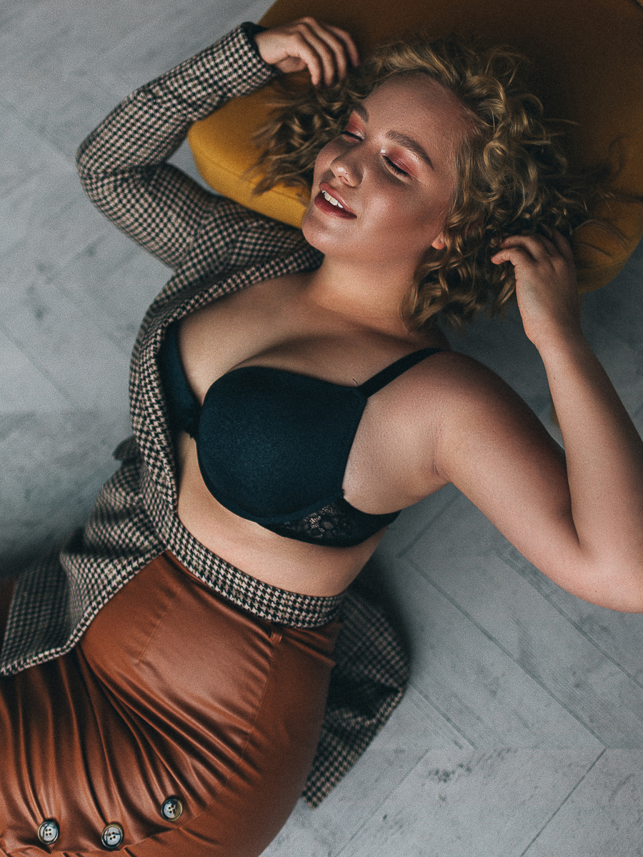 С чем сталкиваются все девушки, чей вес так или иначе находится за пределами общепринятых норм? Какое давление на них оказывает общество? Что происходит с их личностью? Об этом нам рассказала активистки движения “Бодипозитив” Леся Франк