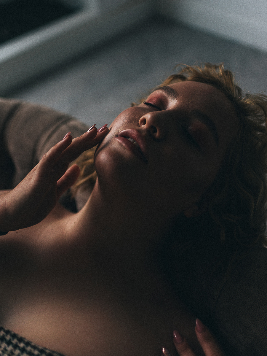 С чем сталкиваются все девушки, чей вес так или иначе находится за пределами общепринятых норм? Какое давление на них оказывает общество? Что происходит с их личностью? Об этом нам рассказала активистки движения “Бодипозитив” Леся Франк