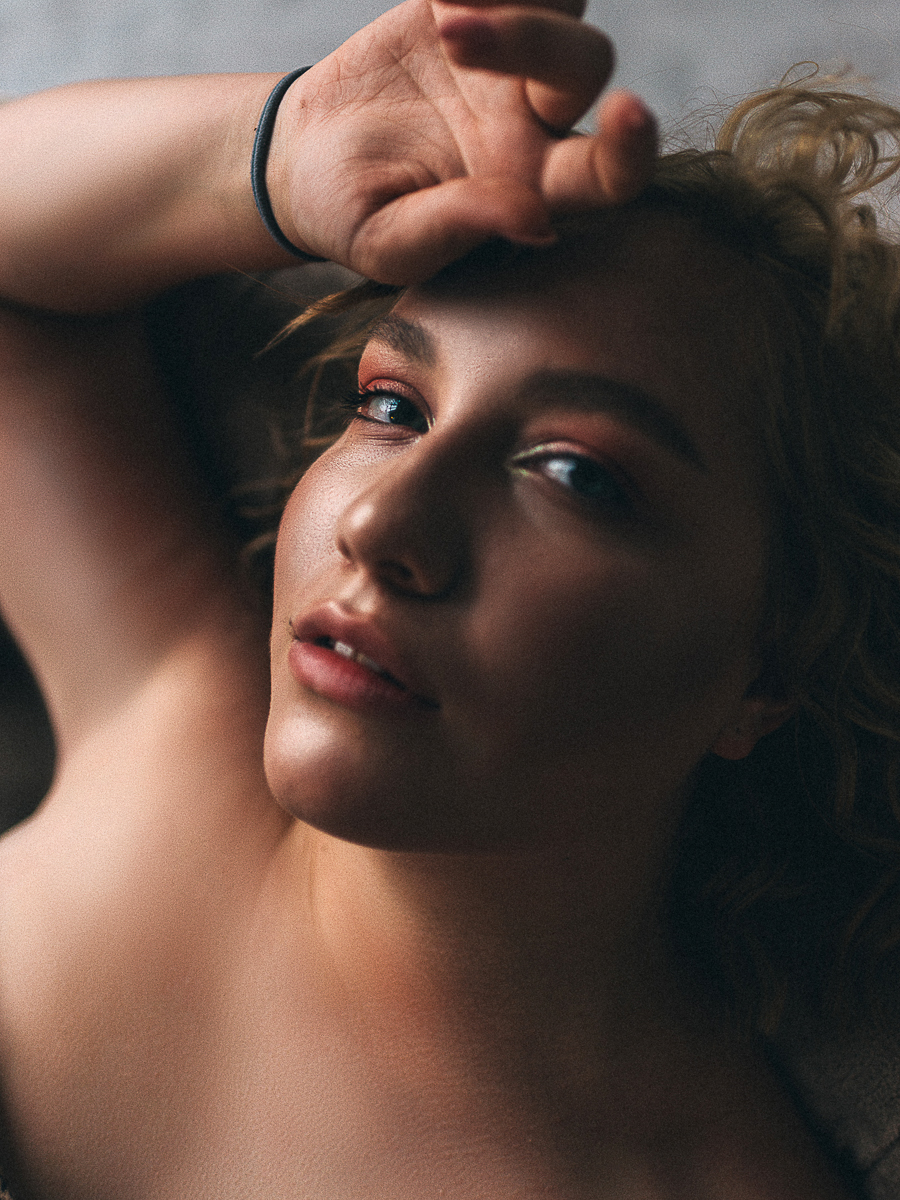 С чем сталкиваются все девушки, чей вес так или иначе находится за пределами общепринятых норм? Какое давление на них оказывает общество? Что происходит с их личностью? Об этом нам рассказала активистки движения “Бодипозитив” Леся Франк