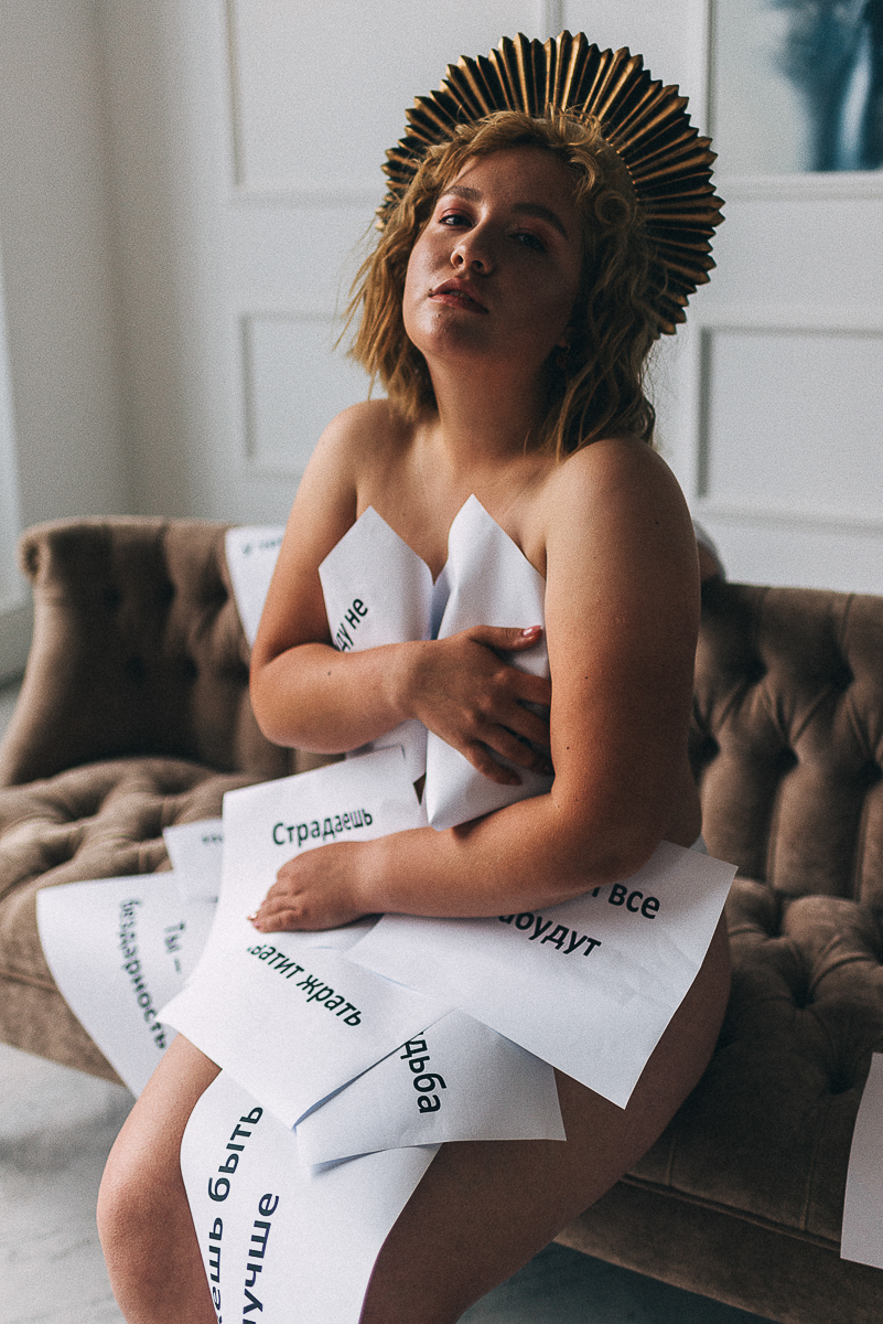 С чем сталкиваются все девушки, чей вес так или иначе находится за пределами общепринятых норм? Какое давление на них оказывает общество? Что происходит с их личностью? Об этом нам рассказала активистки движения “Бодипозитив” Леся Франк