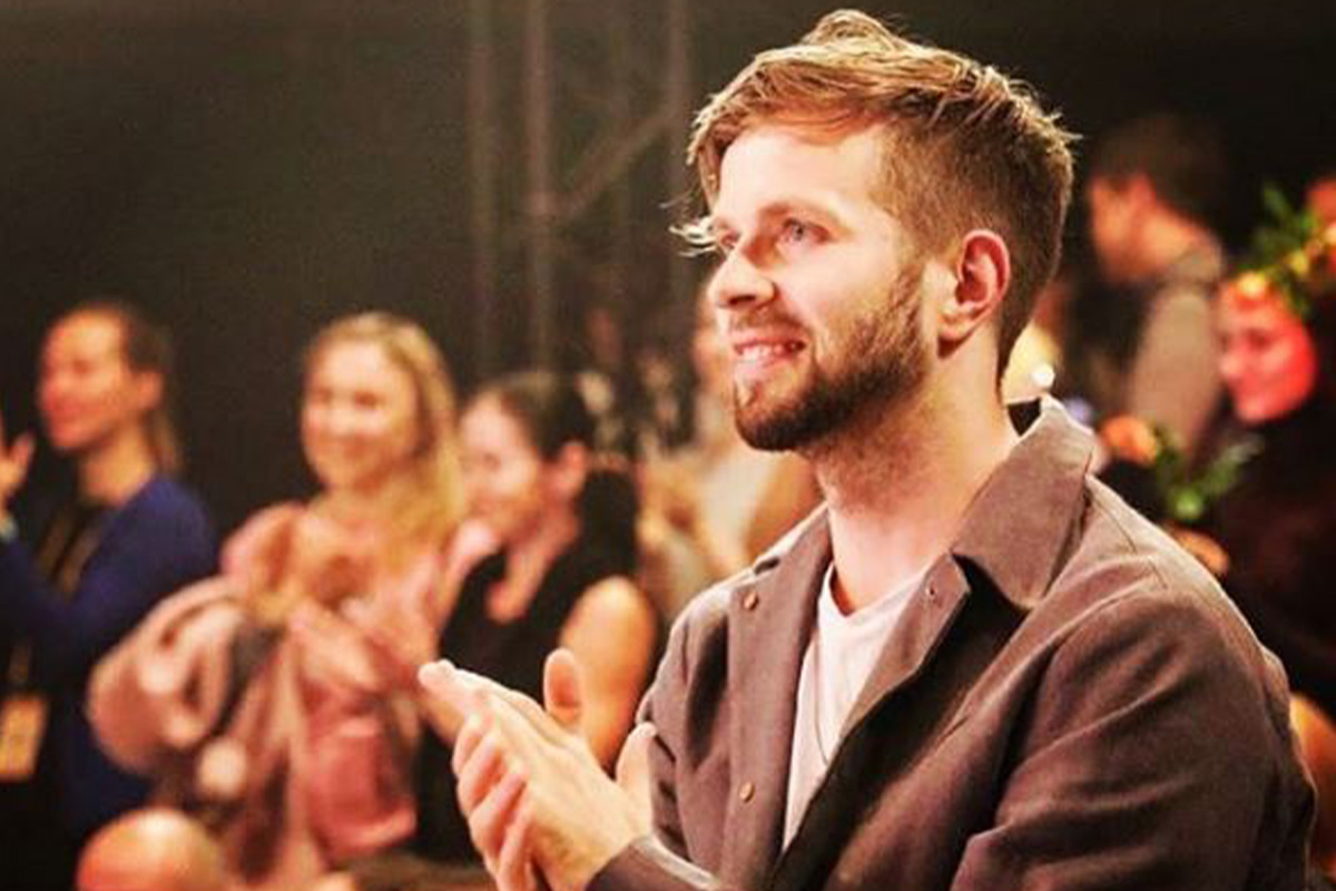 Мы привыкли видеть на экранах своих телевизоров радостные лица и всеобщее веселье. Так ли радужны на самом деле все эти шоу, рассказывает владимирская участница кастинга "Танцев" на ТНТ Алена Пона