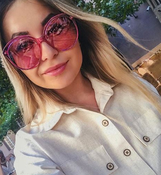 Мы привыкли видеть на экранах своих телевизоров радостные лица и всеобщее веселье. Так ли радужны на самом деле все эти шоу, рассказывает владимирская участница кастинга "Танцев" на ТНТ Алена Пона