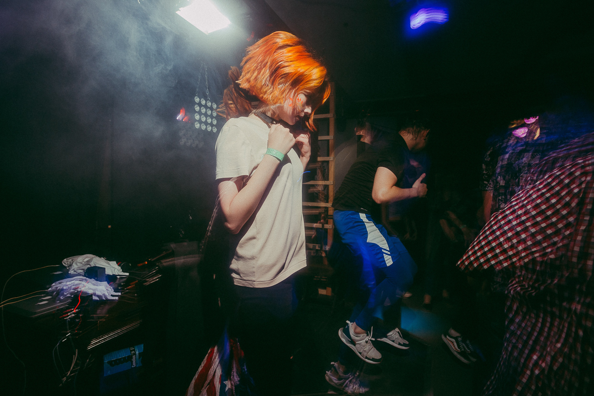 В Муроме инициативная молодежь собрала команду poiskcrew, которая организует вечеринки под девизом: “Музыка, движ, любовь”. В дальнейшем проект хочет посетить другие города и обосноваться в качестве арт-пространства