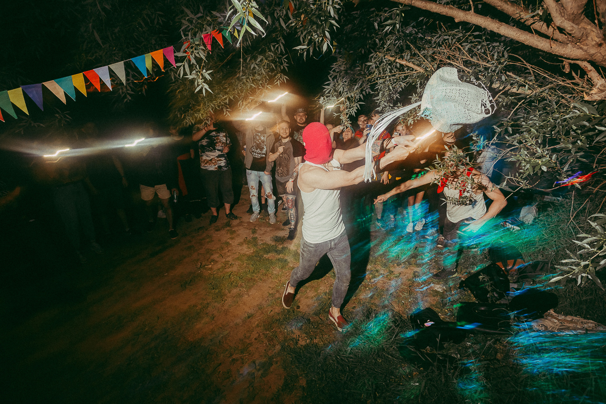 В Муроме инициативная молодежь собрала команду poiskcrew, которая организует вечеринки под девизом: “Музыка, движ, любовь”. В дальнейшем проект хочет посетить другие города и обосноваться в качестве арт-пространства