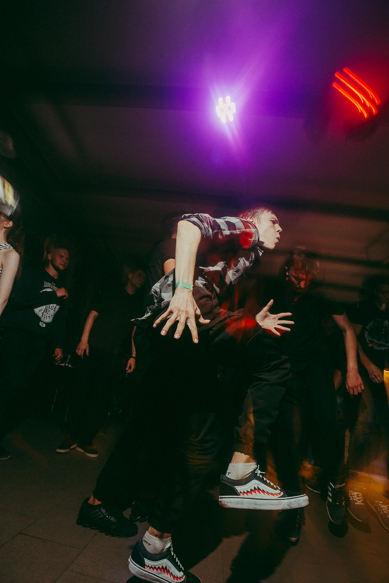 В Муроме инициативная молодежь собрала команду poiskcrew, которая организует вечеринки под девизом: “Музыка, движ, любовь”. В дальнейшем проект хочет посетить другие города и обосноваться в качестве арт-пространства