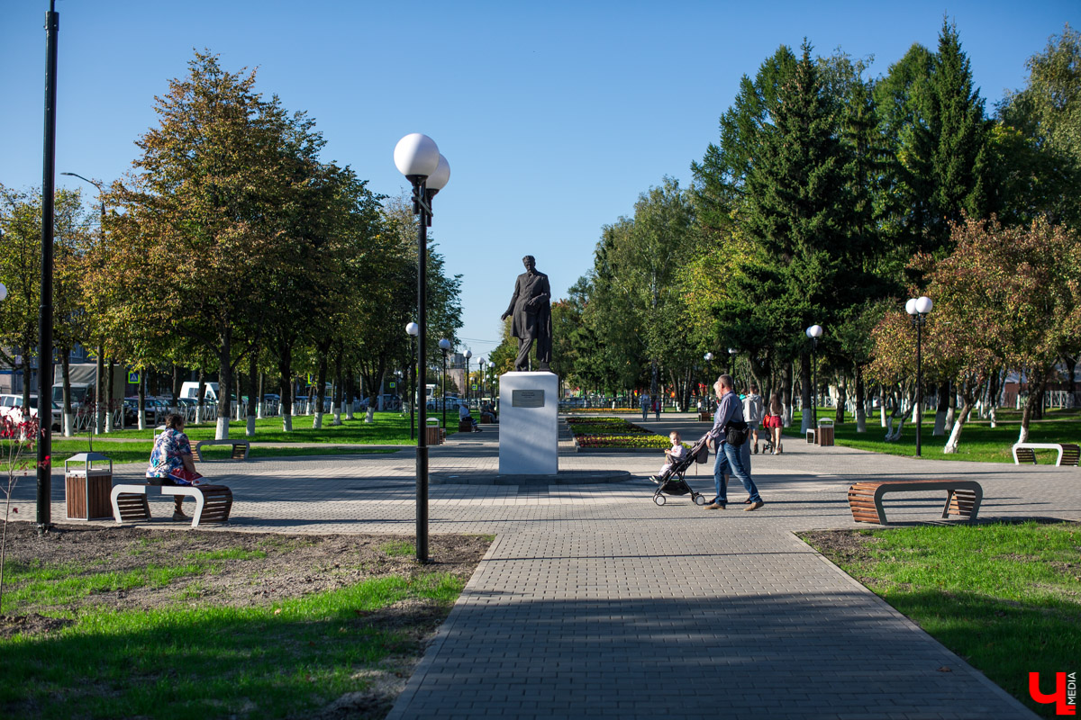 31 августа после реконструкции открыли сквер на Чайковского. Это, пожалуй, самое ожидаемое открытие полугодия. И мы спросили горожан, оправдались ли их надежды?