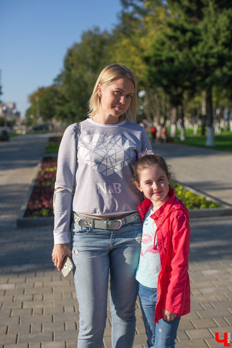 31 августа после реконструкции открыли сквер на Чайковского. Это, пожалуй, самое ожидаемое открытие полугодия. И мы спросили горожан, оправдались ли их надежды?