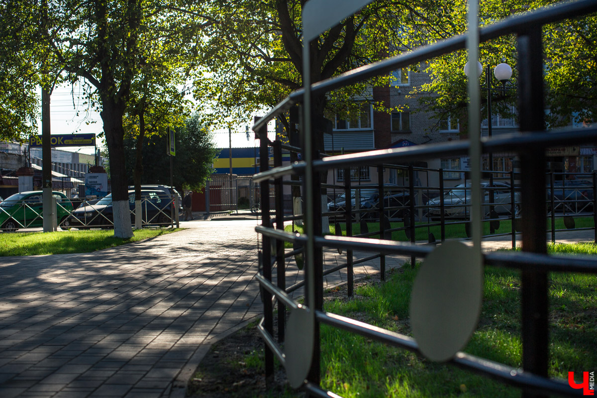 31 августа после реконструкции открыли сквер на Чайковского. Это, пожалуй, самое ожидаемое открытие полугодия. И мы спросили горожан, оправдались ли их надежды?