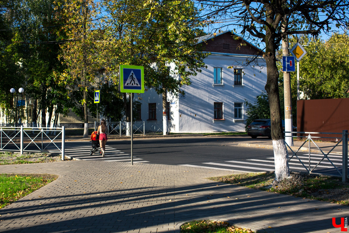 31 августа после реконструкции открыли сквер на Чайковского. Это, пожалуй, самое ожидаемое открытие полугодия. И мы спросили горожан, оправдались ли их надежды?