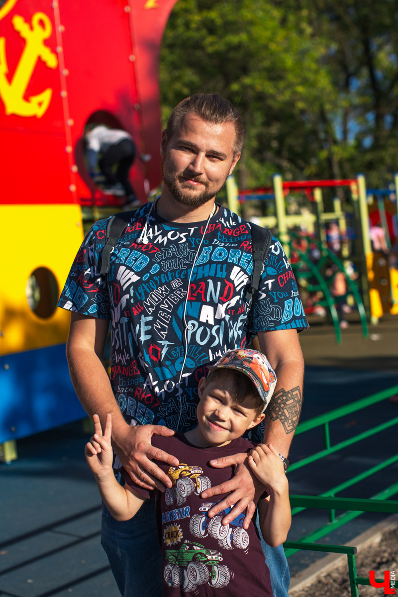 31 августа после реконструкции открыли сквер на Чайковского. Это, пожалуй, самое ожидаемое открытие полугодия. И мы спросили горожан, оправдались ли их надежды?