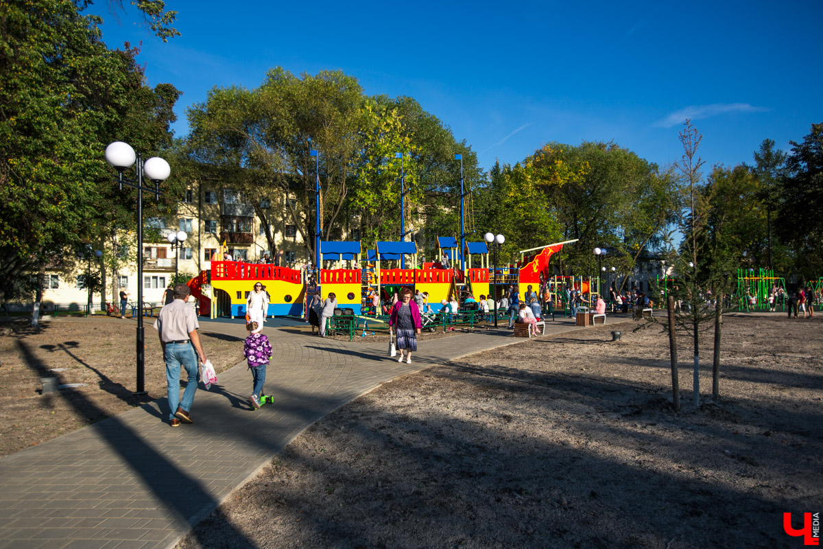 31 августа после реконструкции открыли сквер на Чайковского. Это, пожалуй, самое ожидаемое открытие полугодия. И мы спросили горожан, оправдались ли их надежды?