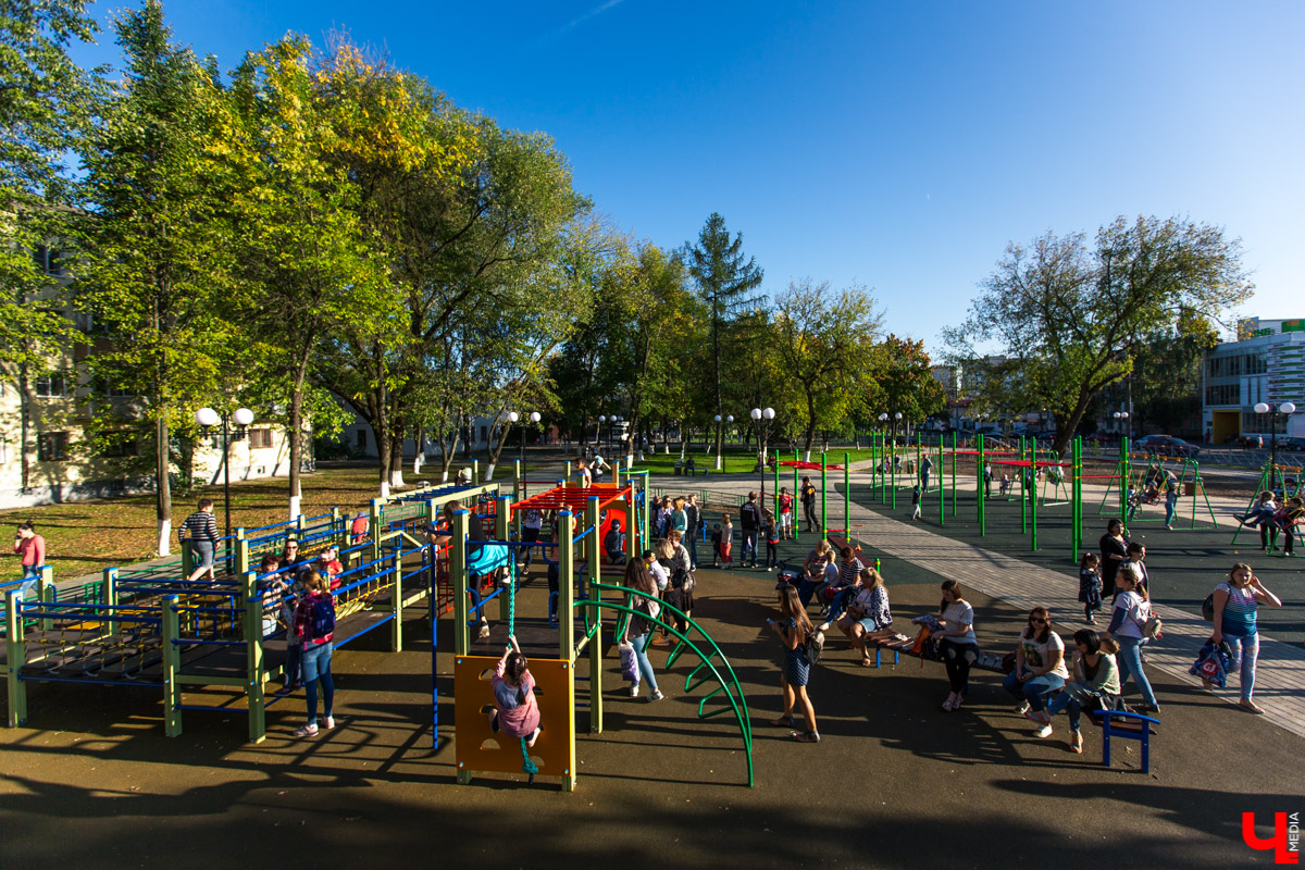 31 августа после реконструкции открыли сквер на Чайковского. Это, пожалуй, самое ожидаемое открытие полугодия. И мы спросили горожан, оправдались ли их надежды?