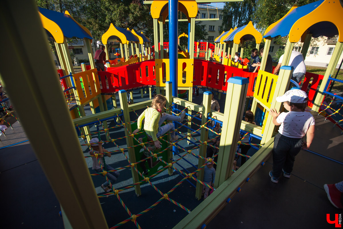 31 августа после реконструкции открыли сквер на Чайковского. Это, пожалуй, самое ожидаемое открытие полугодия. И мы спросили горожан, оправдались ли их надежды?