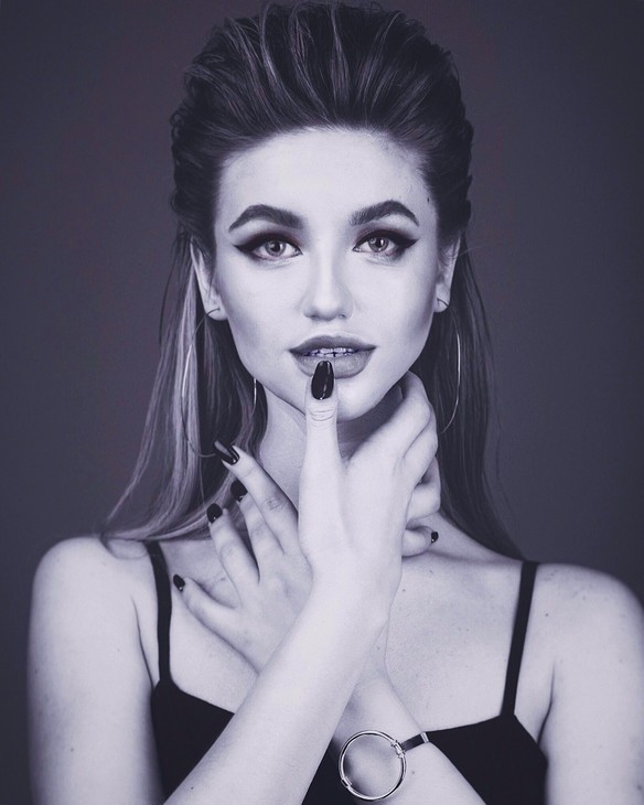 Дарина Руднева — певица из Владимира, прошла Отборочный тур в Москве и теперь представит нашу страну в популярном международном музыкальном конкурсе MTV «Euro Pop Contest Grand - Prix «Berliner Perle». Но это еще не все! Оказалось, девушка записывает песню для «Евровидения — 2020»