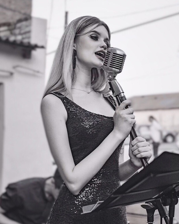 Дарина Руднева — певица из Владимира, прошла Отборочный тур в Москве и теперь представит нашу страну в популярном международном музыкальном конкурсе MTV «Euro Pop Contest Grand - Prix «Berliner Perle». Но это еще не все! Оказалось, девушка записывает песню для «Евровидения — 2020»