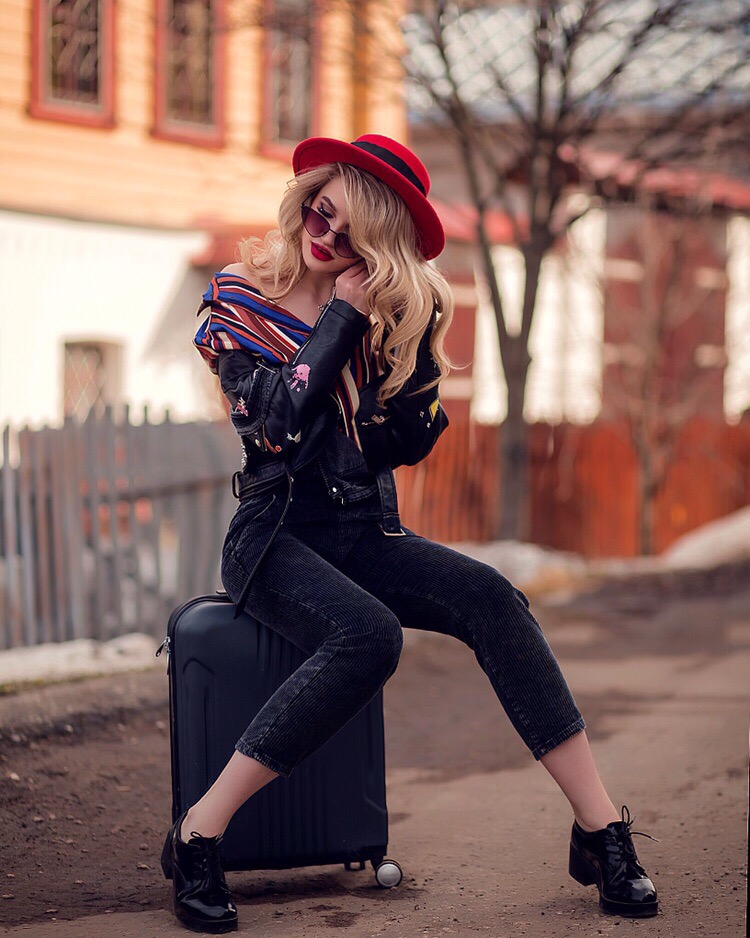 Дарина Руднева — певица из Владимира, прошла Отборочный тур в Москве и теперь представит нашу страну в популярном международном музыкальном конкурсе MTV «Euro Pop Contest Grand - Prix «Berliner Perle». Но это еще не все! Оказалось, девушка записывает песню для «Евровидения — 2020»