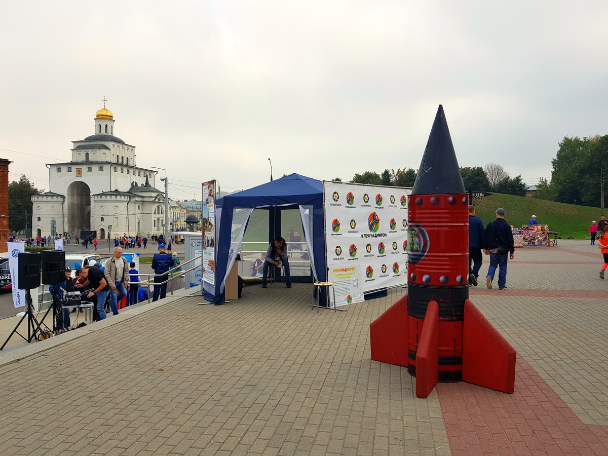 После летних каникул мы снова готовы слушать о видеопобедах наших земляков. Руководитель студии «Новый день» Александр Кондрашов рассказал, чем на этот раз готова удивлять его креативная команда