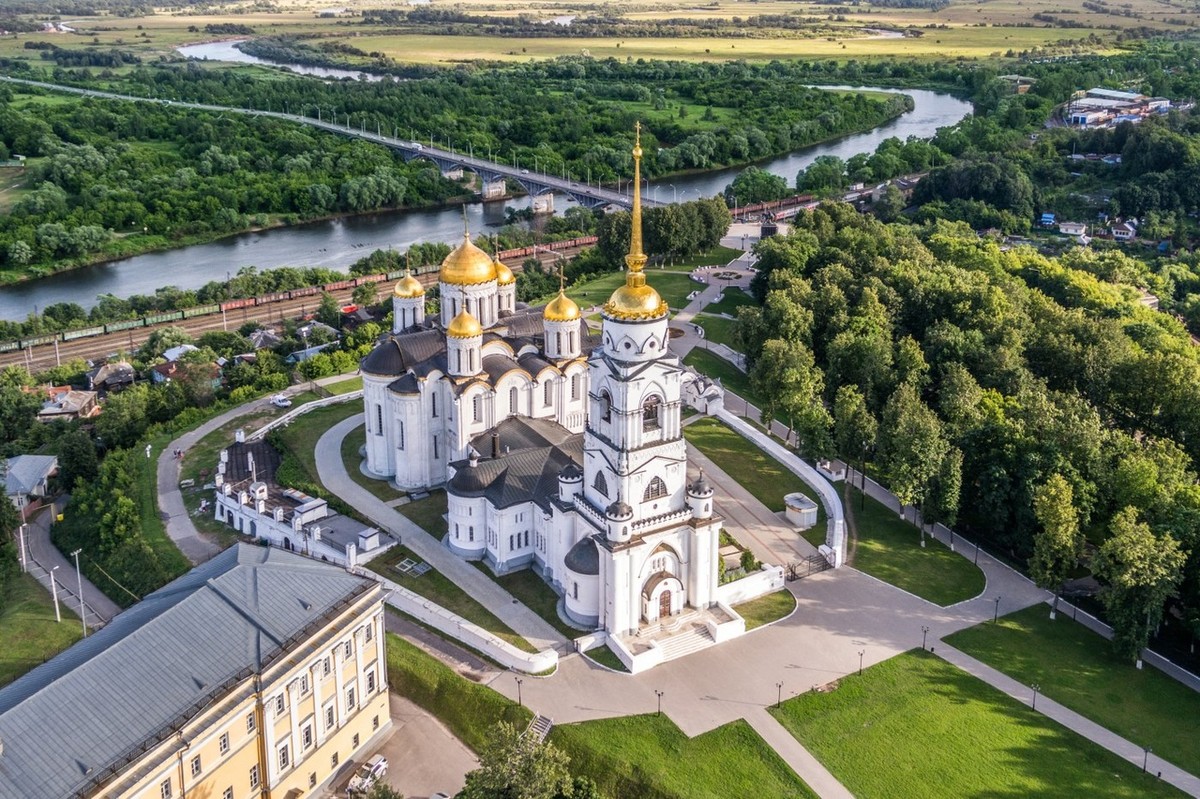 После летних каникул мы снова готовы слушать о видеопобедах наших земляков. Руководитель студии «Новый день» Александр Кондрашов рассказал, чем на этот раз готова удивлять его креативная команда