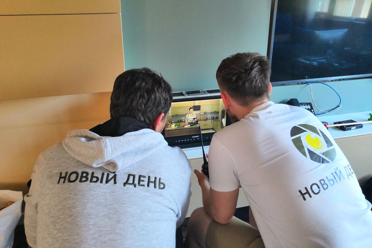 После летних каникул мы снова готовы слушать о видеопобедах наших земляков. Руководитель студии «Новый день» Александр Кондрашов рассказал, чем на этот раз готова удивлять его креативная команда