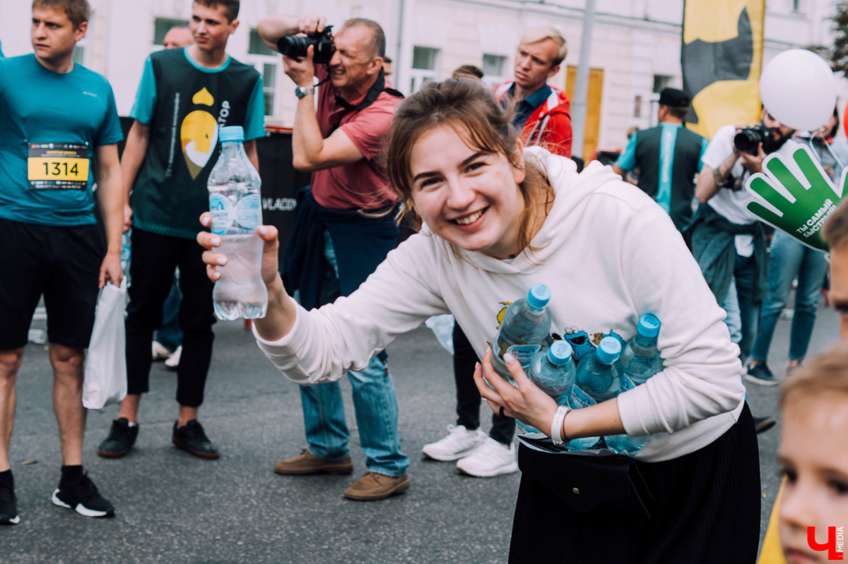 Во Владимире состоялся третий полумарафон “Золотые ворота”, в котором приняли участие около 1500 человек. Среди бегунов были дети и взрослые, спортсмены и любители, жители России и не только