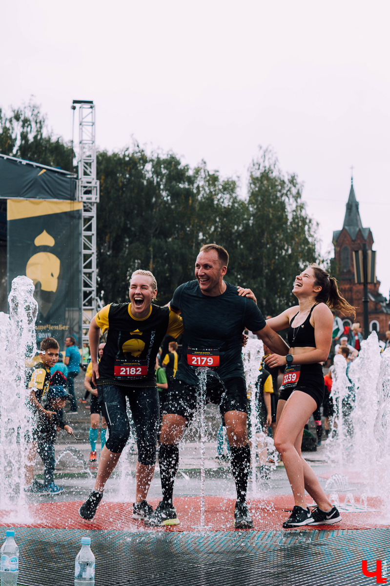 Во Владимире состоялся третий полумарафон “Золотые ворота”, в котором приняли участие около 1500 человек. Среди бегунов были дети и взрослые, спортсмены и любители, жители России и не только