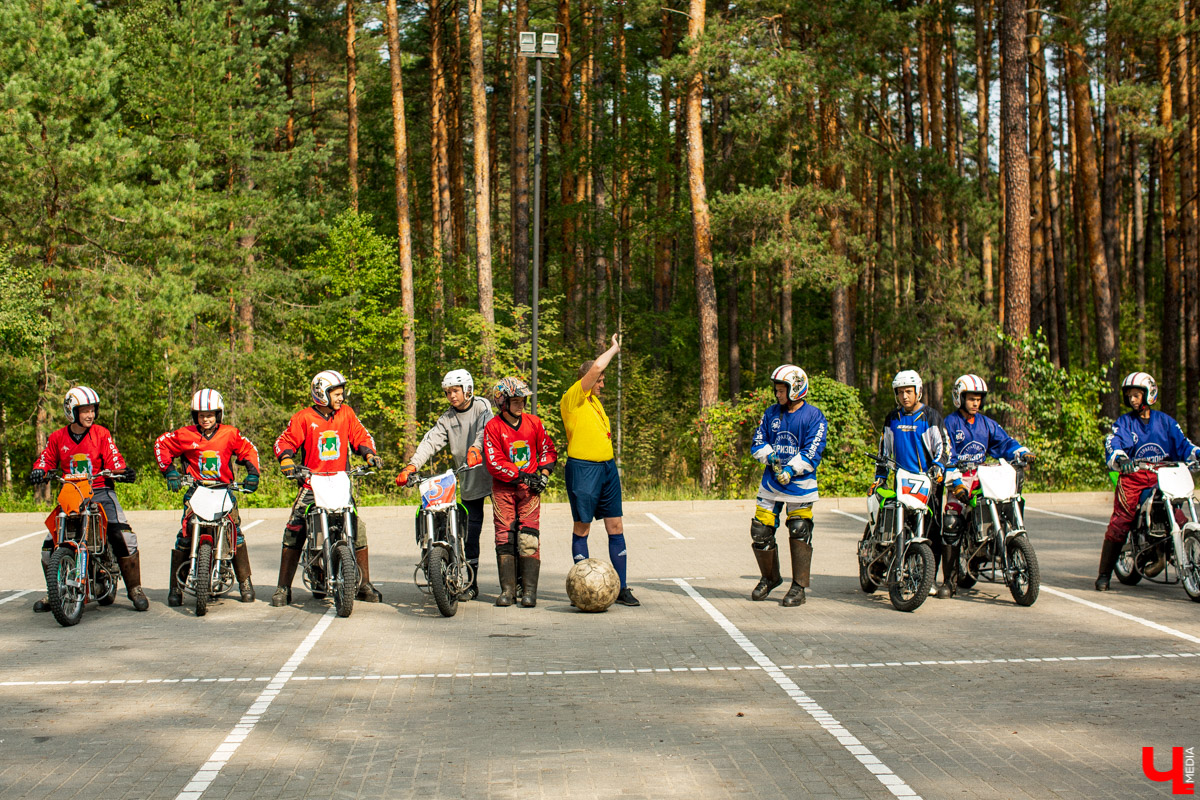 7 сентября в экоотеле “ВеЛес” прошел 4-й фестиваль “Ретро Гараж”. На этот раз его участниками стали 86 транспортных средств
