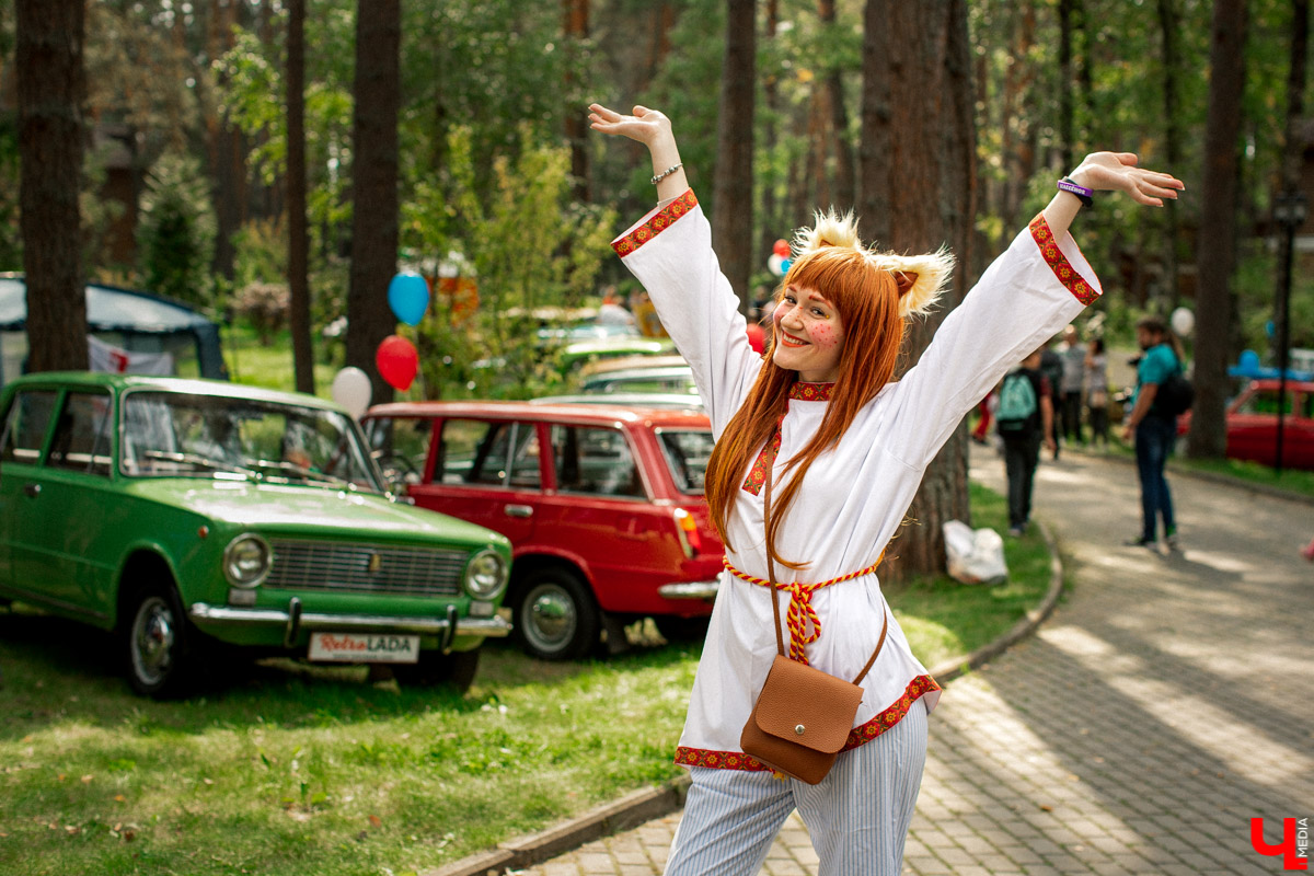 7 сентября в экоотеле “ВеЛес” прошел 4-й фестиваль “Ретро Гараж”. На этот раз его участниками стали 86 транспортных средств