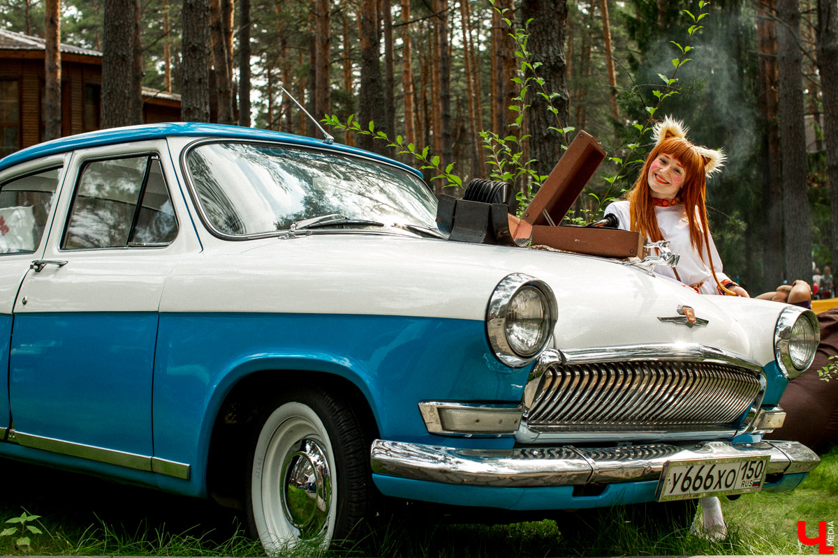 7 сентября в экоотеле “ВеЛес” прошел 4-й фестиваль “Ретро Гараж”. На этот раз его участниками стали 86 транспортных средств